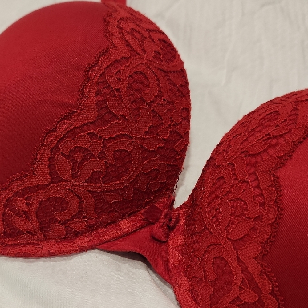 Victoria's Secret Red Lace Underwire Bra - Picture 2 of 6